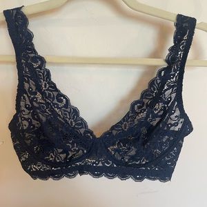 Hanro of Switzerland Navy Luxury Moments bra. Beautiful scalloped lace detail